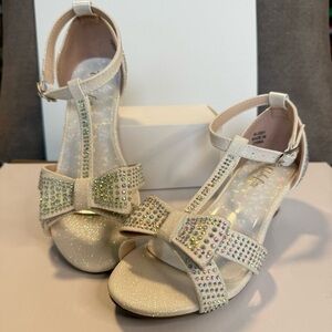 Elegant White Rhinestone Bow dress shoes (Girls)